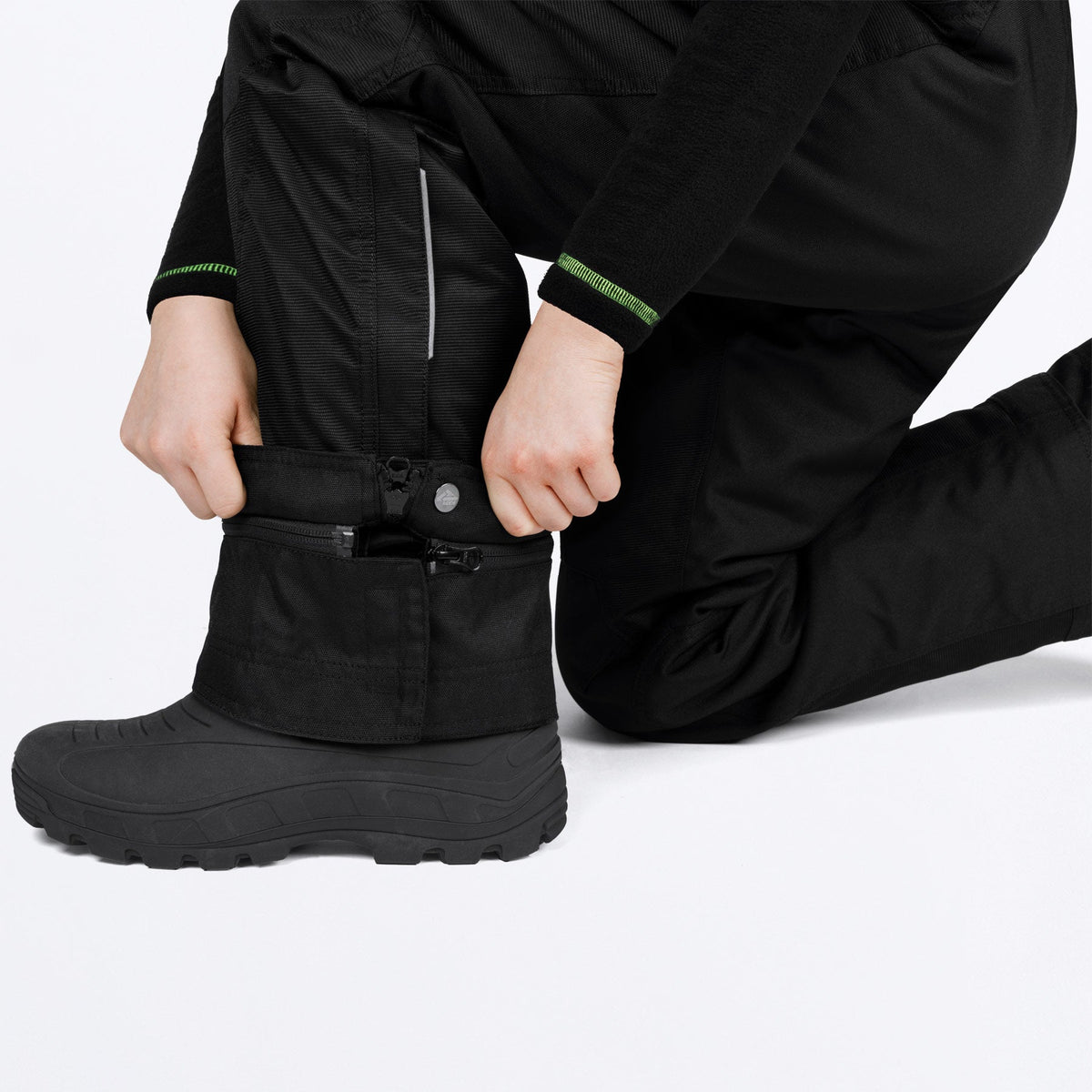 ChClutch_Pant_BlackMint_SKU_230504-_1052_Extra1